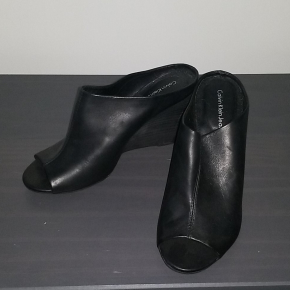 Calvin Klein shoes - Picture 1 of 3